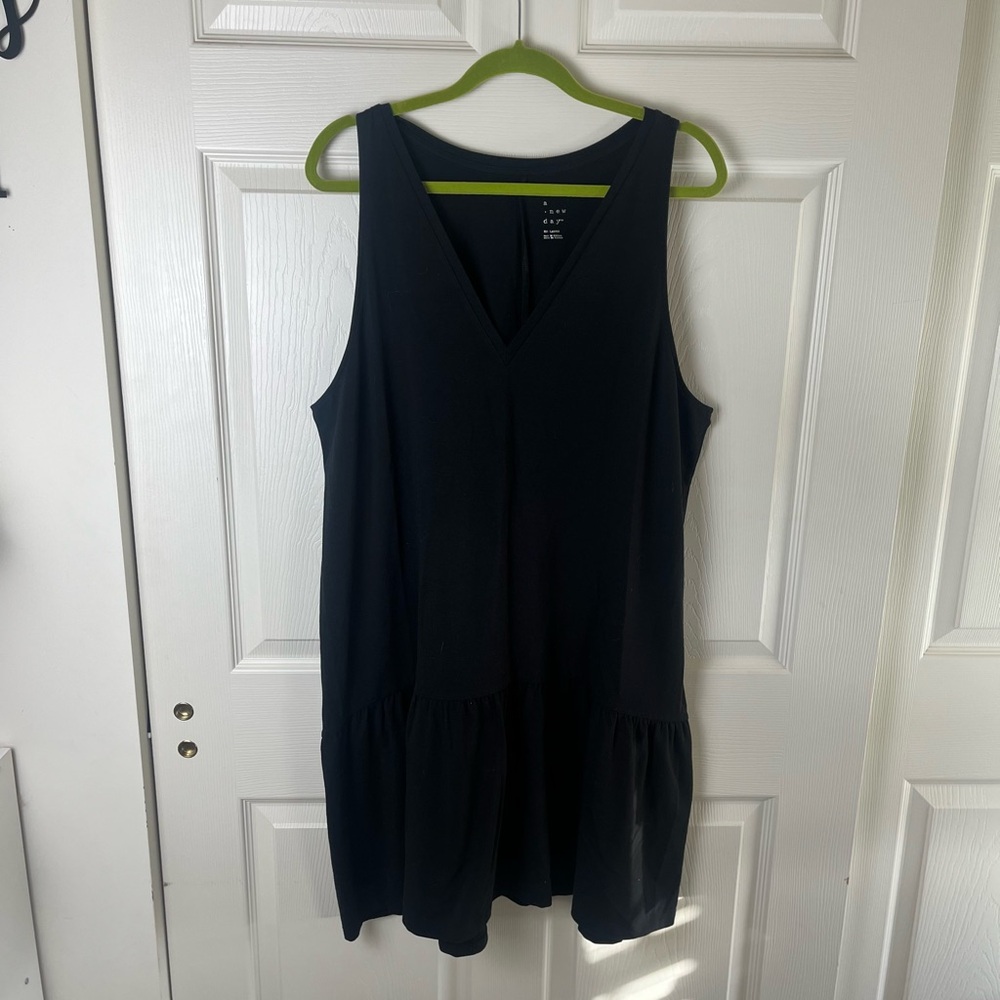 Black Sleeveless V-Neck Dress